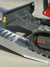 AVS 130 Ramper – lastramper i aluminium för hjul- och larvbandmaskiner, upp till 3390 kg per par