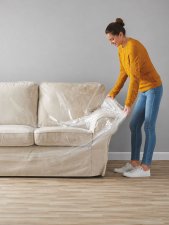 Skydda 2-sits soffa med möbelskydd i plast