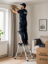 Stabil teleskopisk trappstege som justerbar höjd