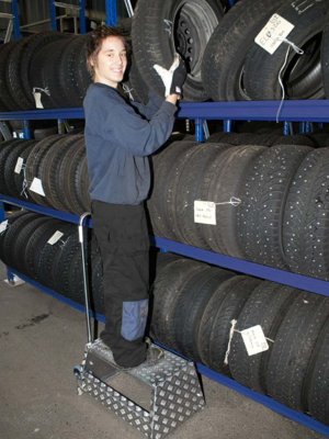 Step & Roll, fotpall med hjul och flytthandtag, 350 mm