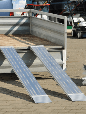 AOH lastramper i aluminium anslutna till släp