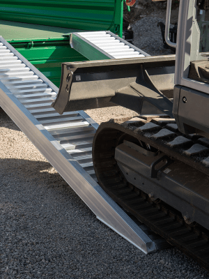 AVS 170 Ramper – lastramper i aluminium för hjul- och larvbandmaskiner, upp till 7870 kg per par