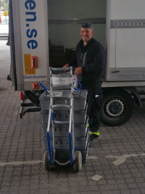 Favoriten aluminiumkärra med plastbackar på