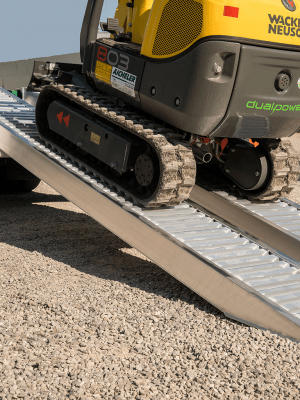 AVS 130 Ramper – lastramper i aluminium för hjul- och larvbandmaskiner, upp till 3390 kg per par