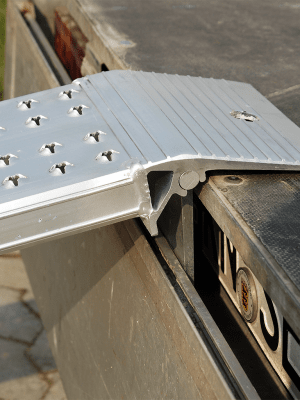 AOS 400 aluminiumlastramper för att köra upp maskiner på släp och flak