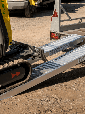 AVS 130 Ramper – lastramper i aluminium för hjul- och larvbandmaskiner, upp till 3390 kg per par