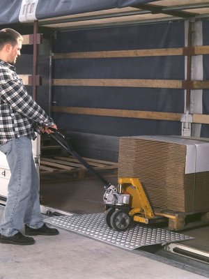 Bryggramp i aluminium för lättare laster på 600-1200 kg beroende på modell