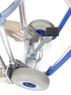 Pedalen till däckkärran monterad längst ner på pirran