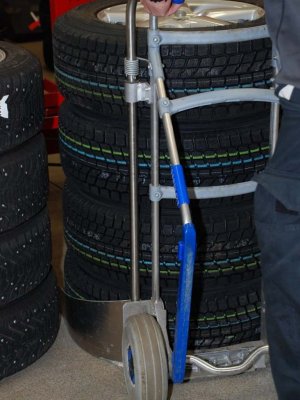 Däckkärra i aluminium med bildäck på