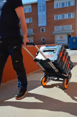 Hopfällbar pirra som klarar 125 kg rullar smidigt