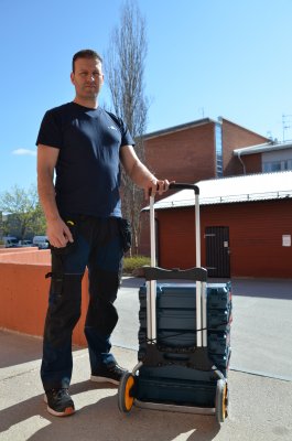 Hopfällbar pirra som klarar 125 kg är en lätt och liten kärra för proffs