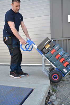 Fällbar aluminiumpirra är lätt att få upp för trappsteg