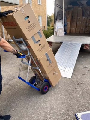 Närbild: Favoriten 1300 mm vid lastning in i lastbil