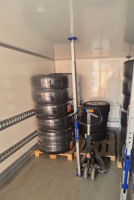 Cross Silent palldragare, används av däckfirmor för att frakta däck