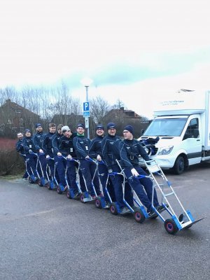 Favoriten aluminiumpirror med glada flyttgubbar