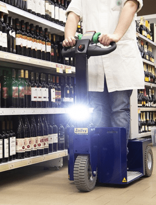 Zallys Eldriven Scooter K4 med lyset på, kör i butik