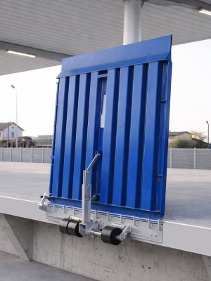 Fällbar lastbrygga i lackad stål för lastkaj, FBS