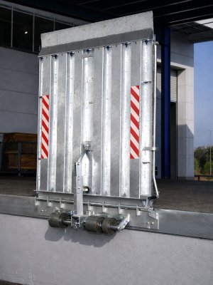 Fällbar lastbrygga i galvaniserat stål för lastkaj, FBS