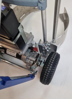 Närbild på motor till eldriven däckkärra