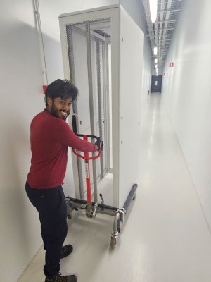 Skåplyft Move-Mate kör serverrack