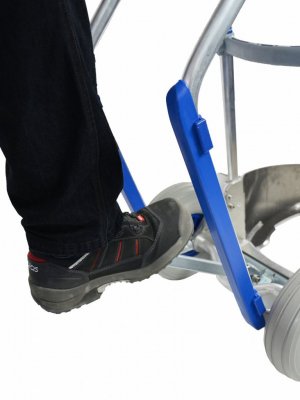 Pedal till däckkärra som fungerar som tipphjälp