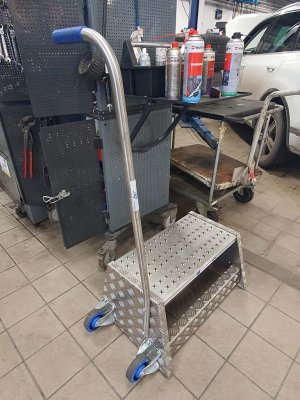 Step & Roll, fotpall med hjul och flytthandtag, 350 mm