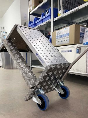 Step & Roll, fotpall med hjul och flytthandtag, 350 mm