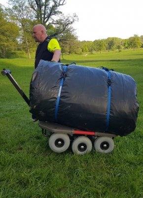 Terrängvagn med punkteringsfria hjul