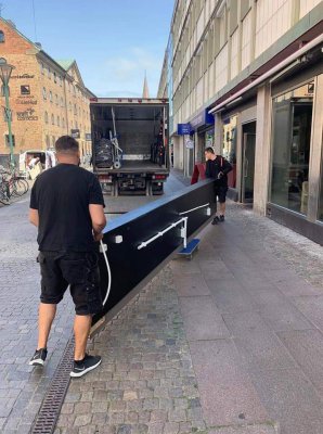 Tralla i plywood med friktionsduk är effektivt för flyttar