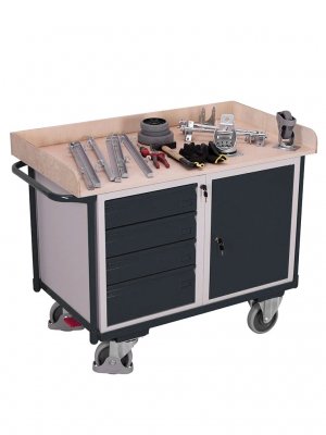 Verkstadsvagn med lådor och förvaringsskåp, används i verkstad