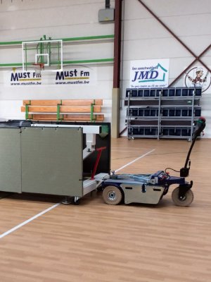 Zallys M6.5 elektrisk dragare med lyftsystem drar en hopfällbar basketkorg